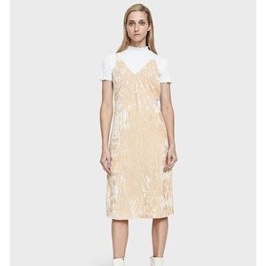 NEED SUPPLY - Peach velvet dress by Farrow